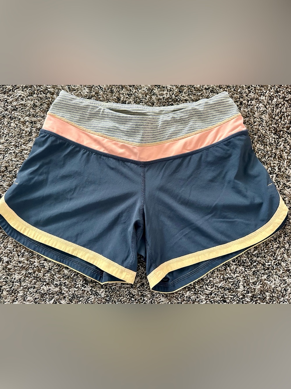 Vintage Lululemon Women’s Run: Speed Shorts - size 4